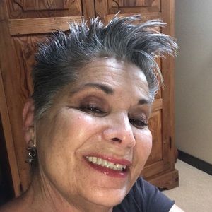 Meet your Posher, Dina